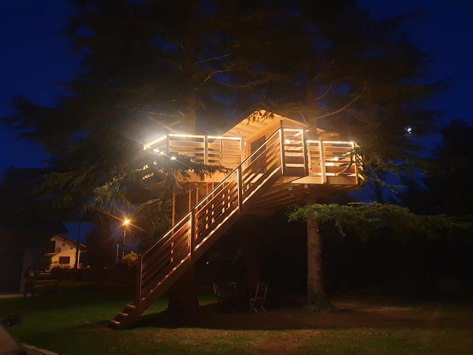 Cabane suspendu de réalisation Enzo Pro Copeaux à Groisy