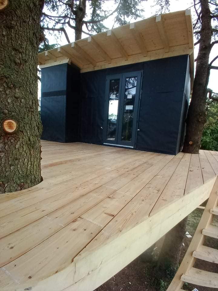 Menuiserie extérieure cabane suspendue