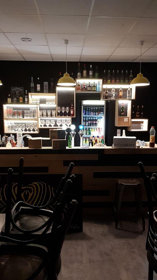 Aménagement bar en bois