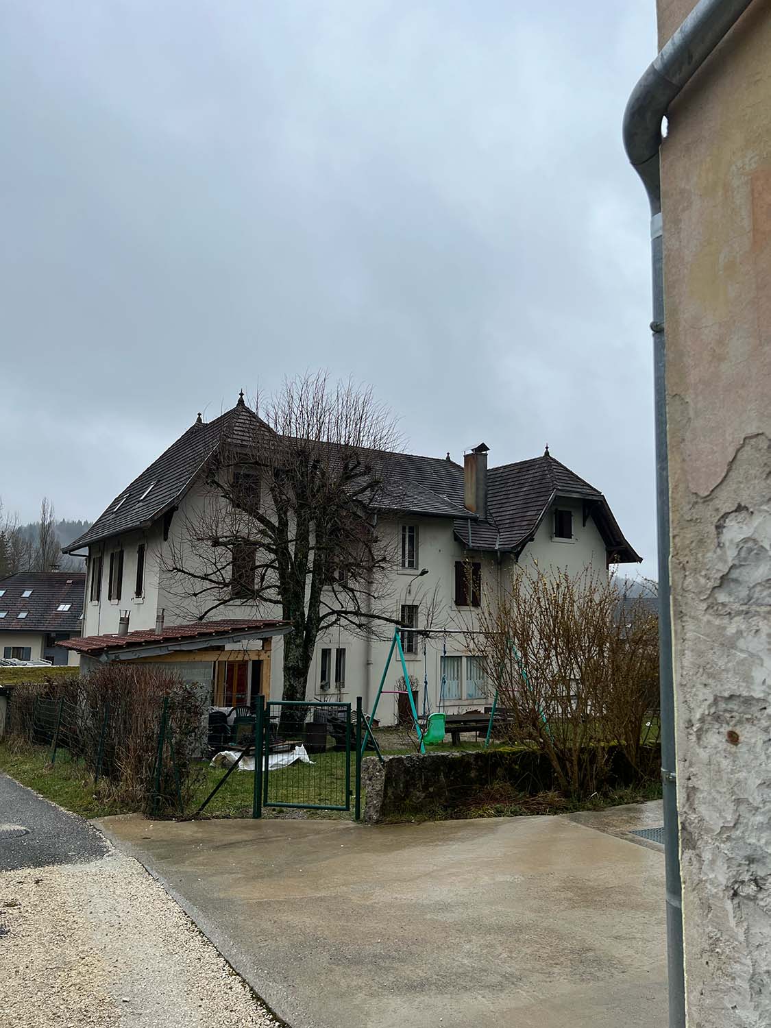 Rénovation toiture gendarmerie de Groisy avant